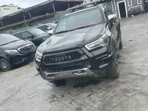 Toyota Hilux 2016 Black