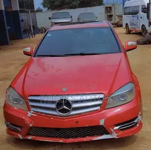 Mercedes-Benz C300 Luxury Sedan RWD (3.0L 6cyl 7A) 2009 Red