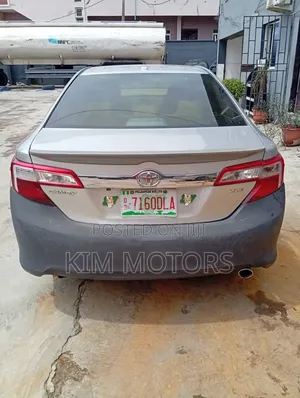 Toyota Camry XLE V6 4dr Sedan (3.5L 6cyl 6A) 2012 Silver