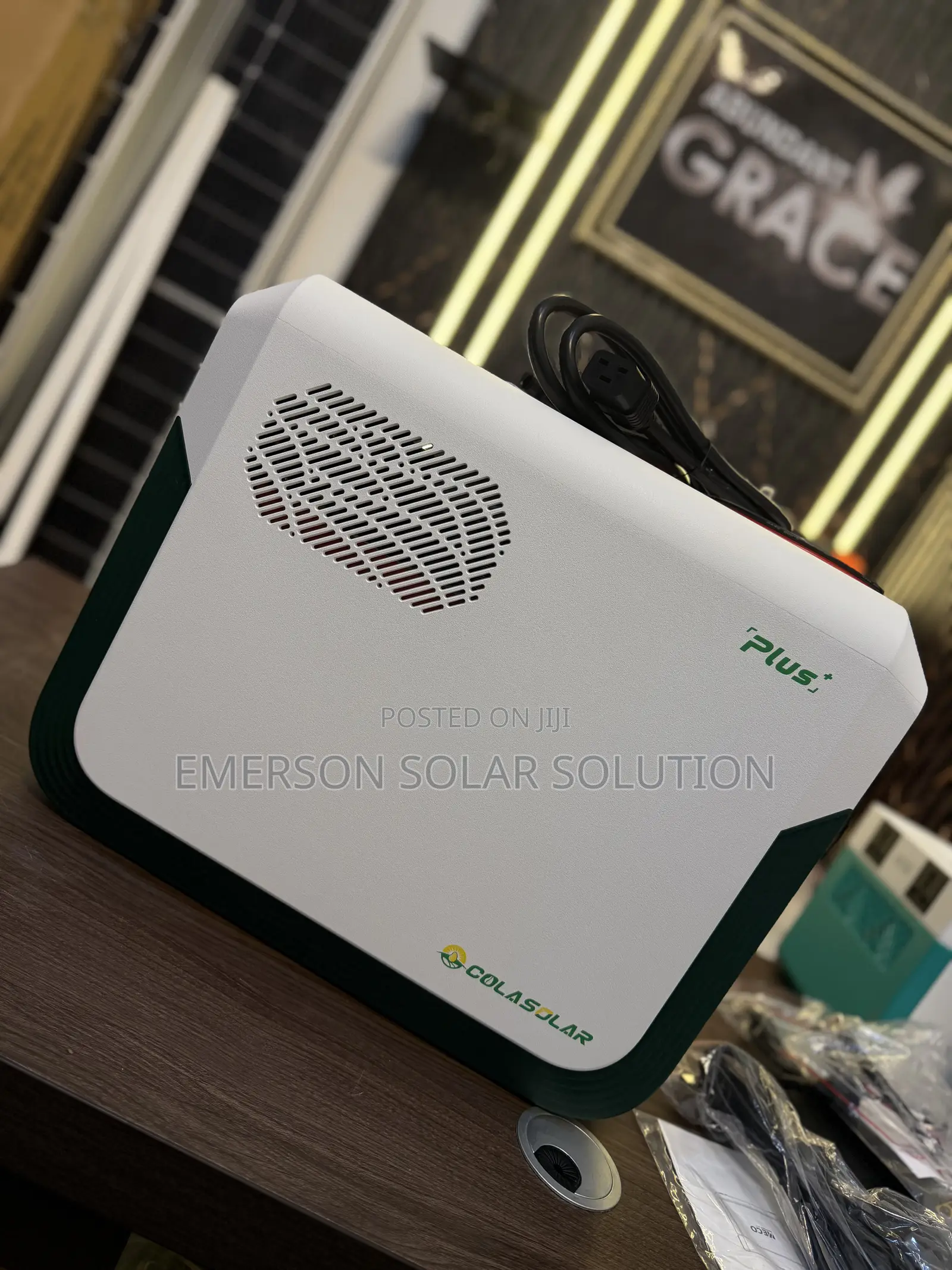 3600 Plus Cola Solar Generator