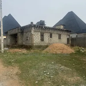 4bdrm Penthouse in Lugbe District. for sale