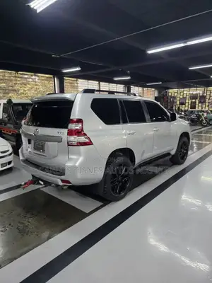 Toyota Land Cruiser Prado 4.0 Petrol TX-L 2017 Silver