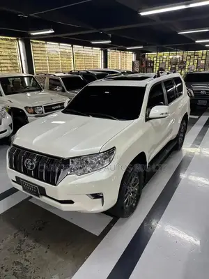 Toyota Land Cruiser Prado 2.8 2023 White