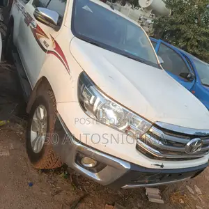 Toyota Hilux SR 4x4 2019 White