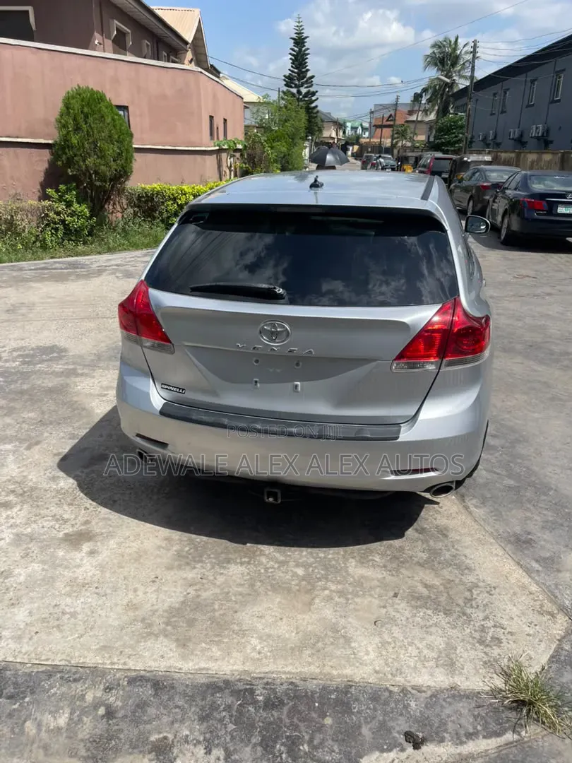 Toyota Venza 2011 Silver