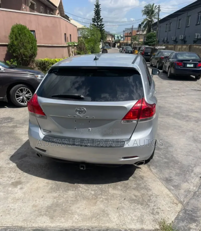 Toyota Venza 2011 Silver