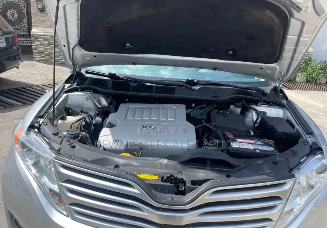 Toyota Venza 2011 Silver
