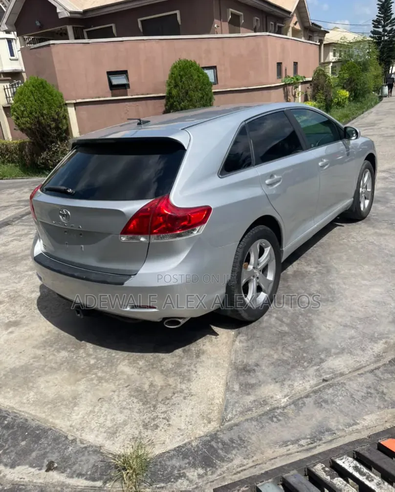 Toyota Venza 2011 Silver