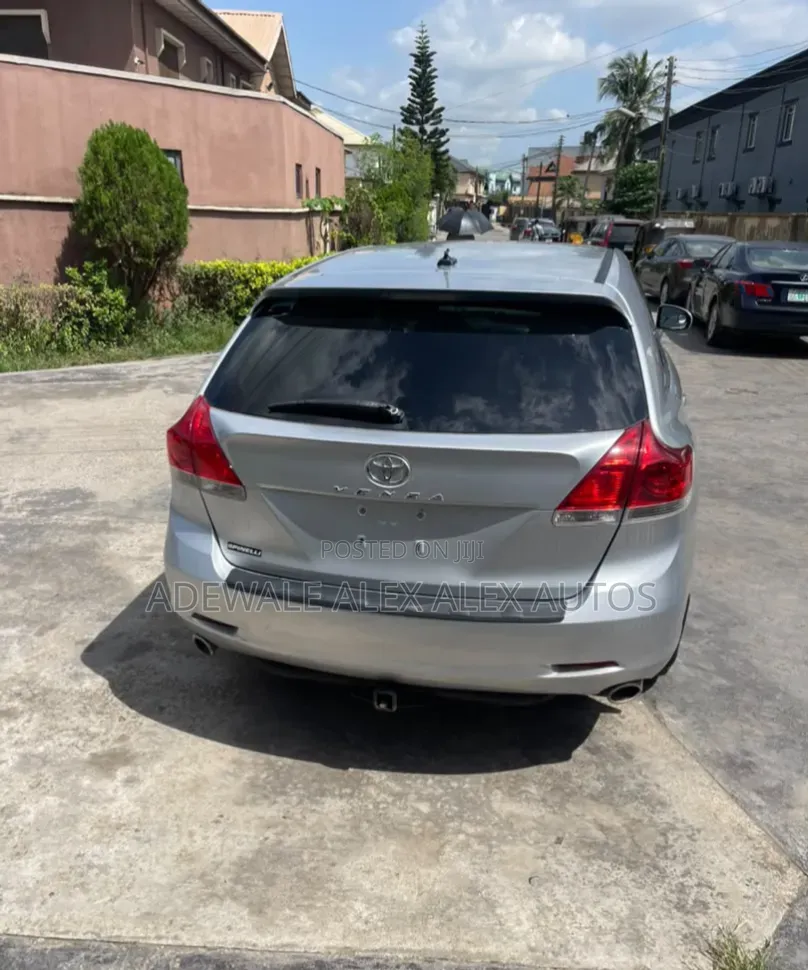 Toyota Venza 2011 Silver