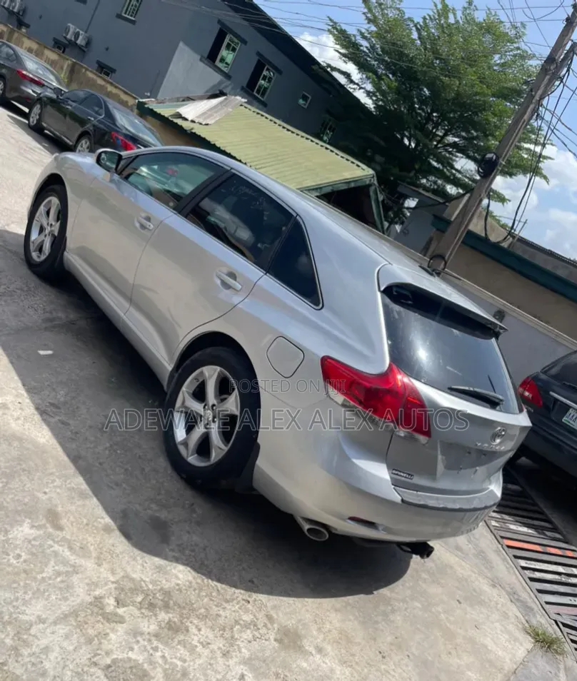 Toyota Venza 2011 Silver