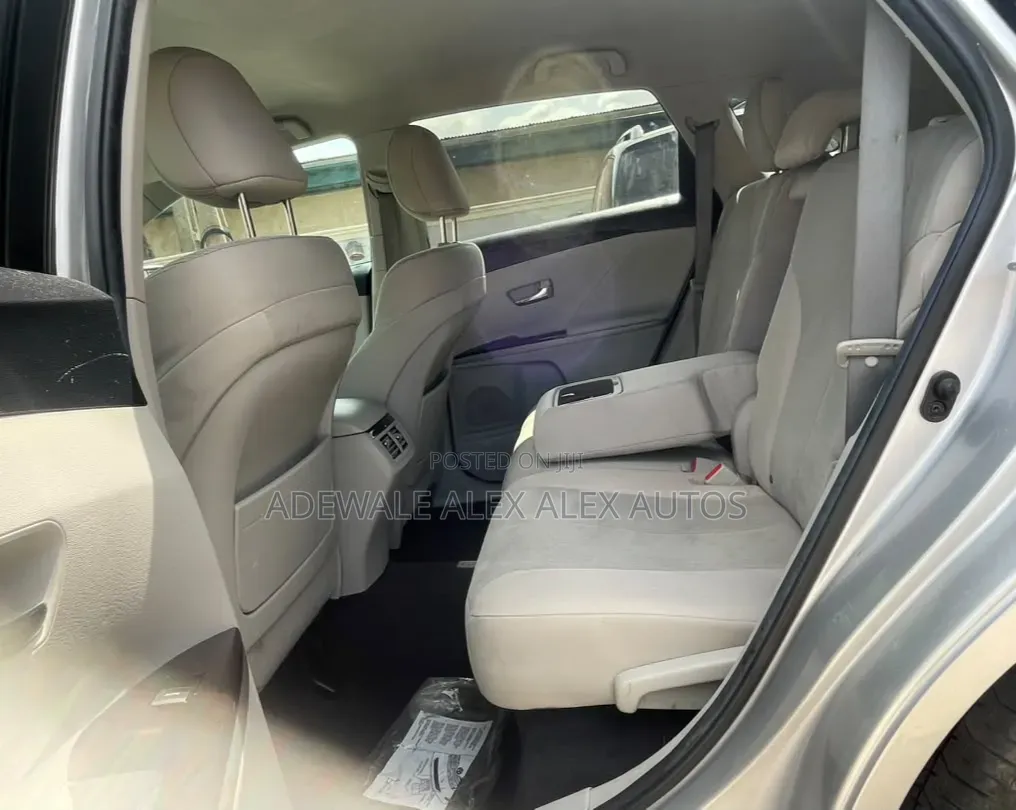 Toyota Venza 2011 Silver