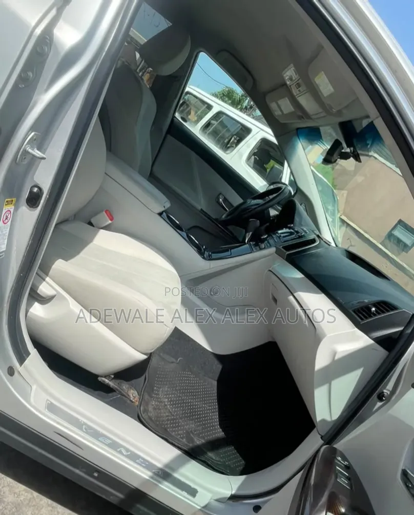 Toyota Venza 2011 Silver