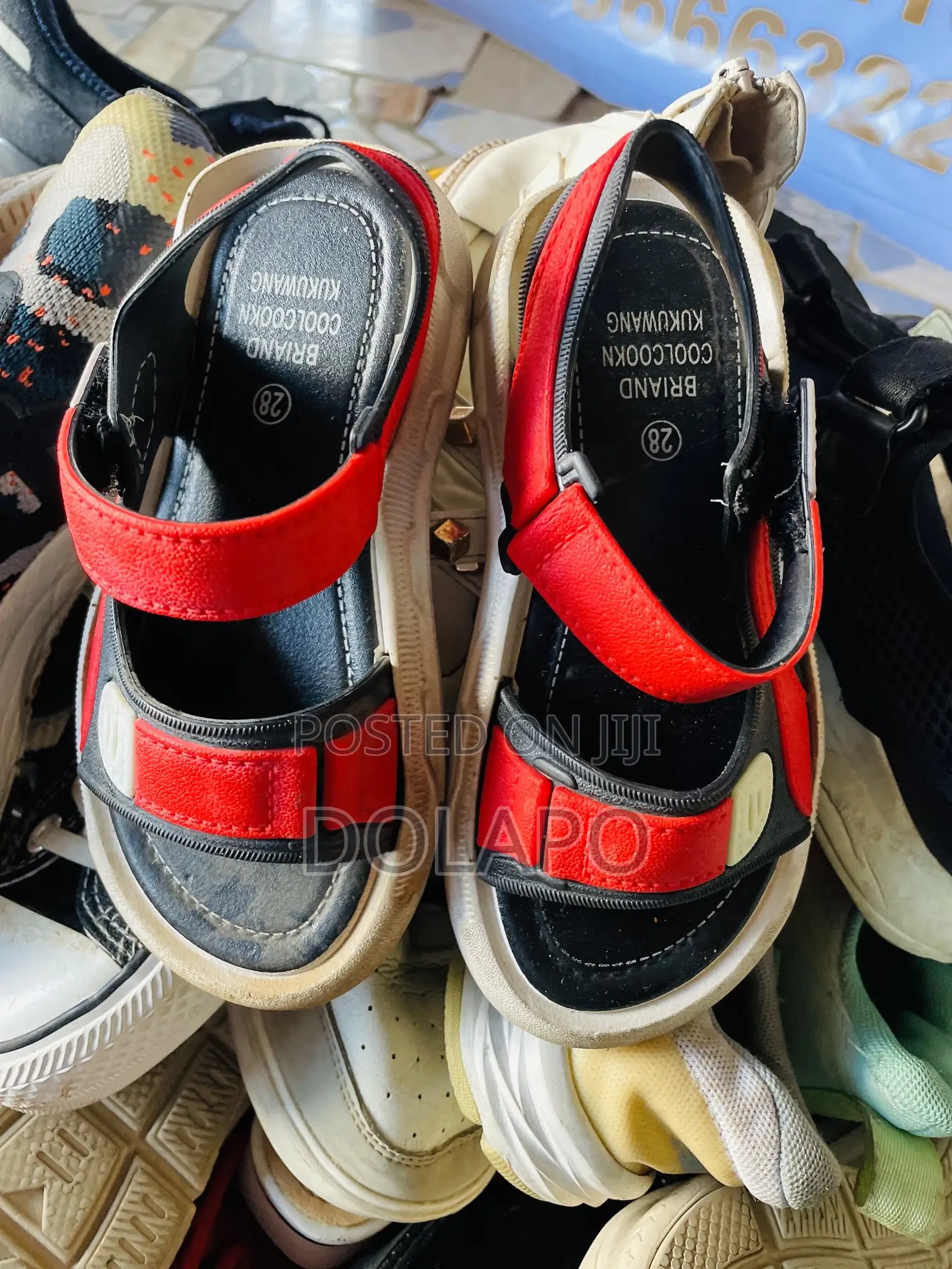 Newly Opened Mixed Thrift Shoes