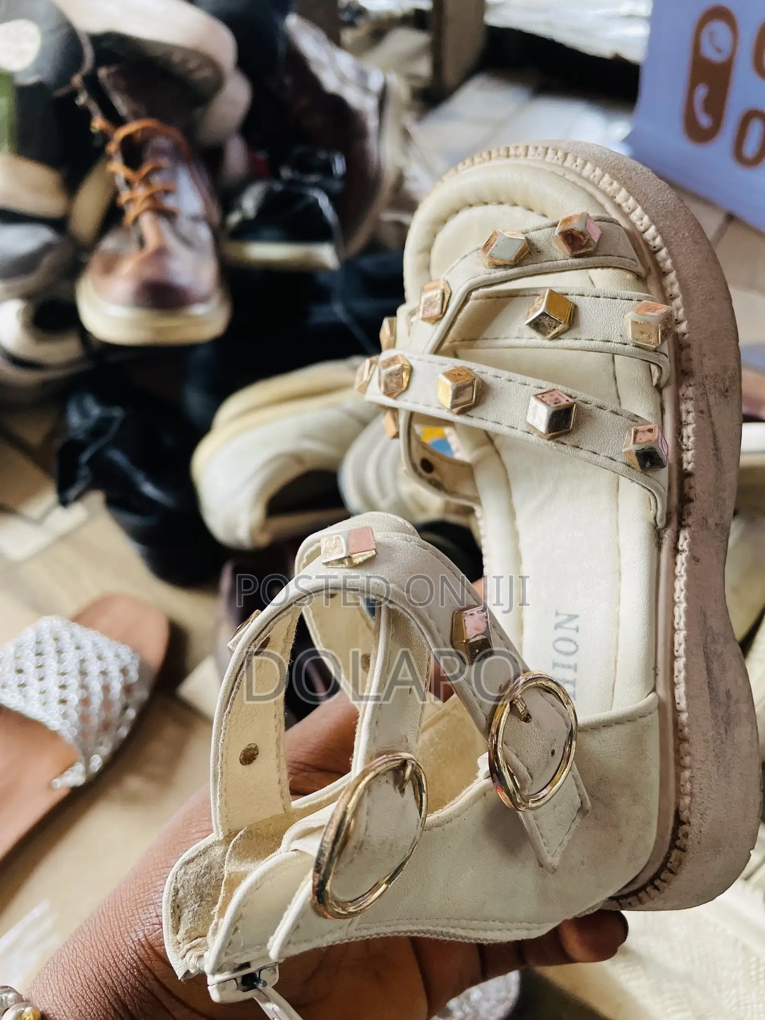 Newly Opened Mixed Thrift Shoes