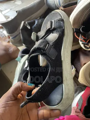 Newly Opened Mixed Thrift Shoes