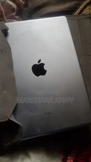 Apple iPad 9.7 32 GB Gray