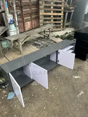 6 Feet Tv Shelve