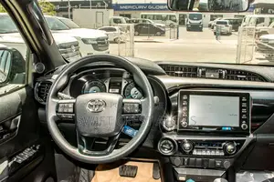 New Toyota Hilux 2025 Black