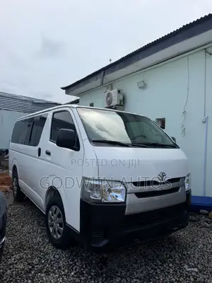 Toyota HiAce 2014 White