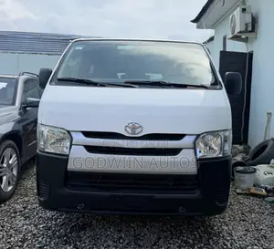 Toyota HiAce 2014 White