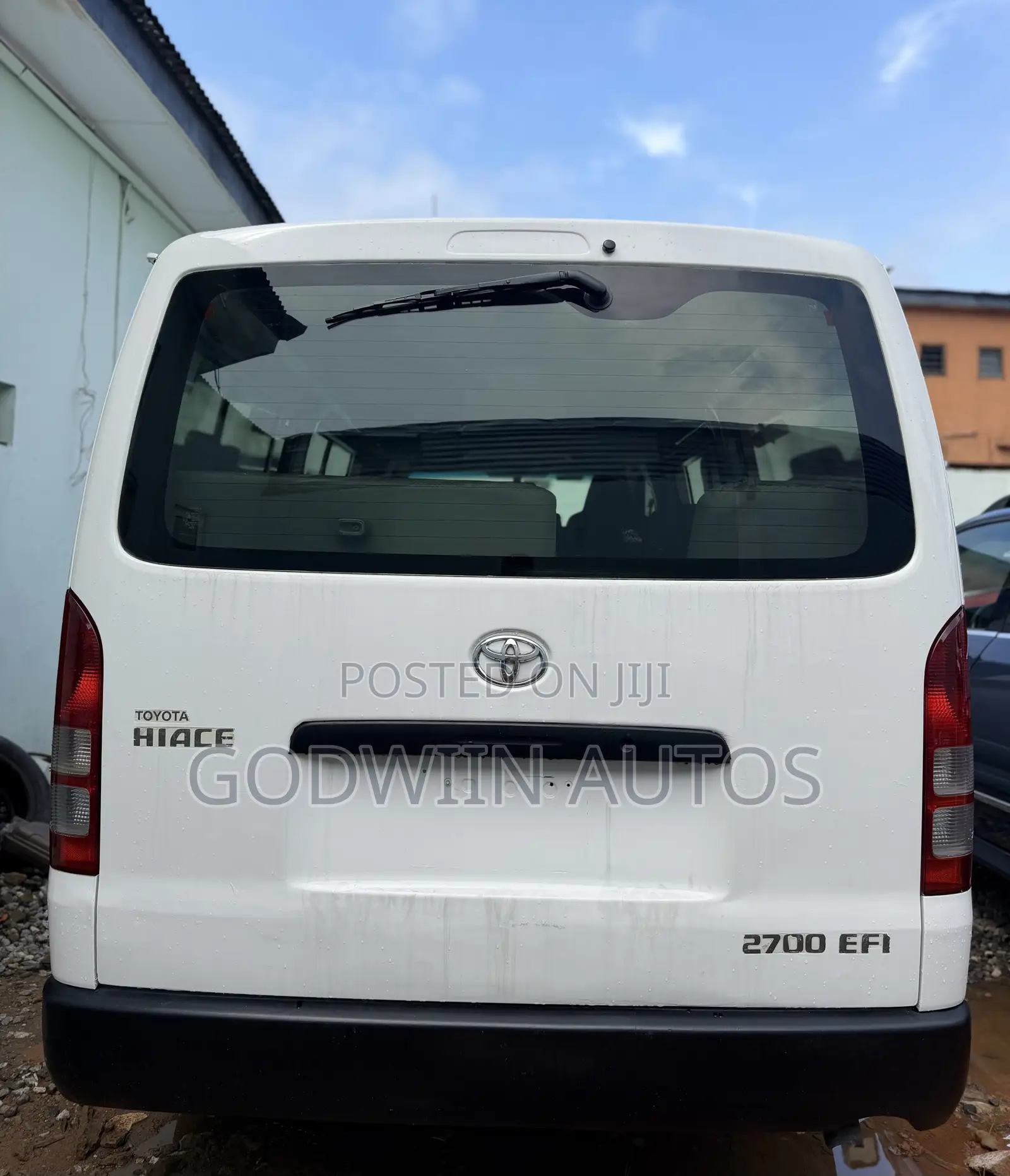Toyota HiAce 2014 White