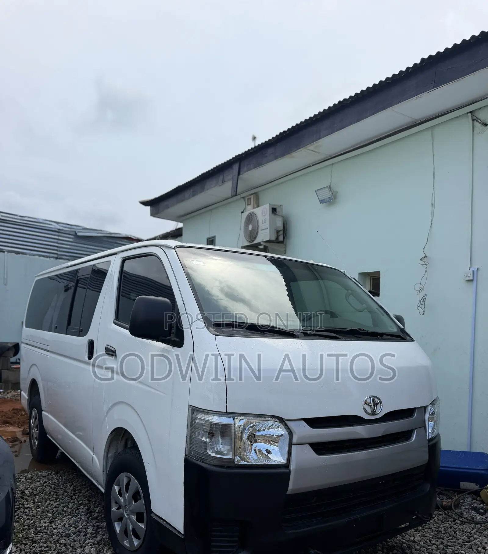 Toyota HiAce 2014 White