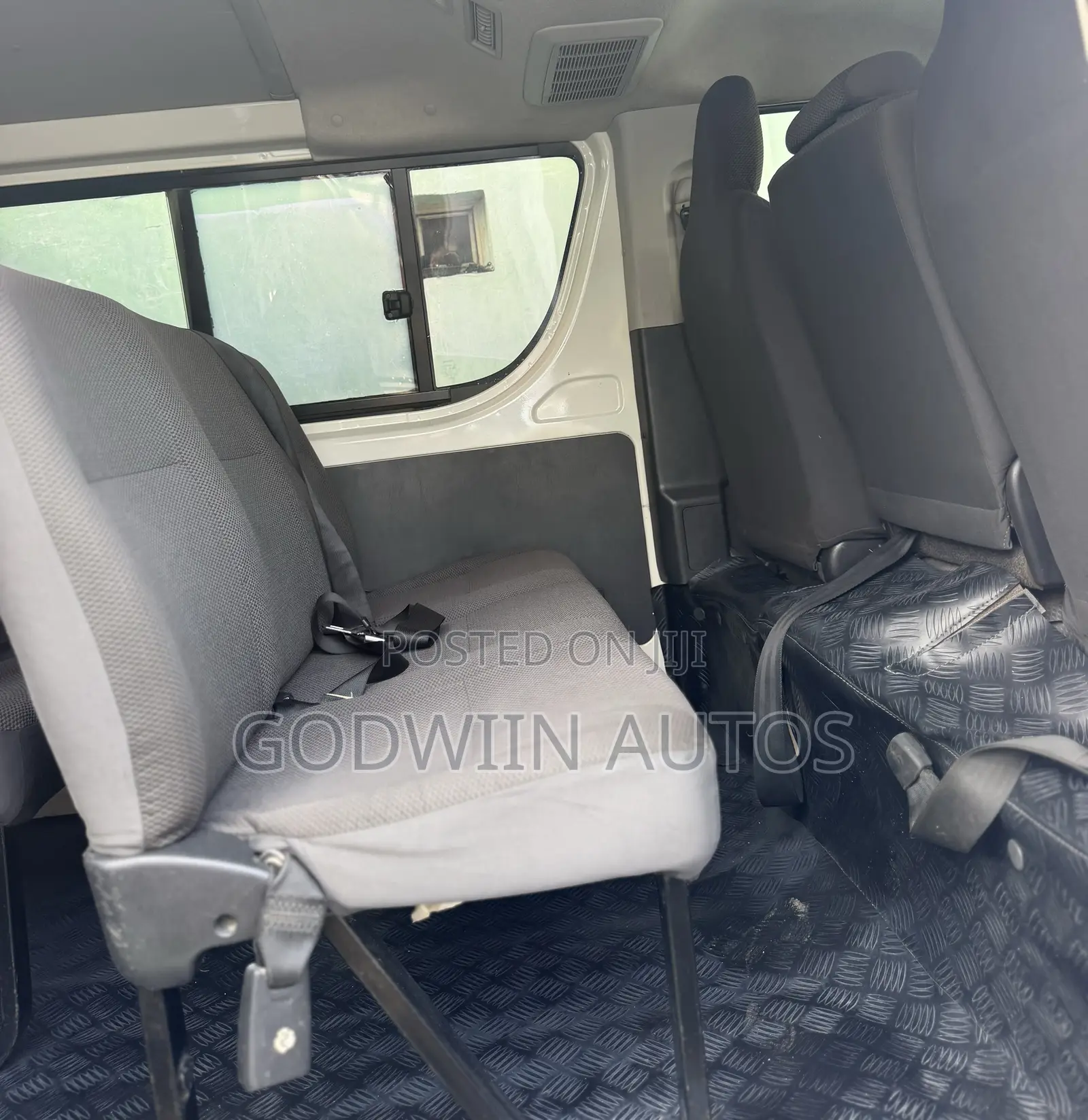 Toyota HiAce 2014 White