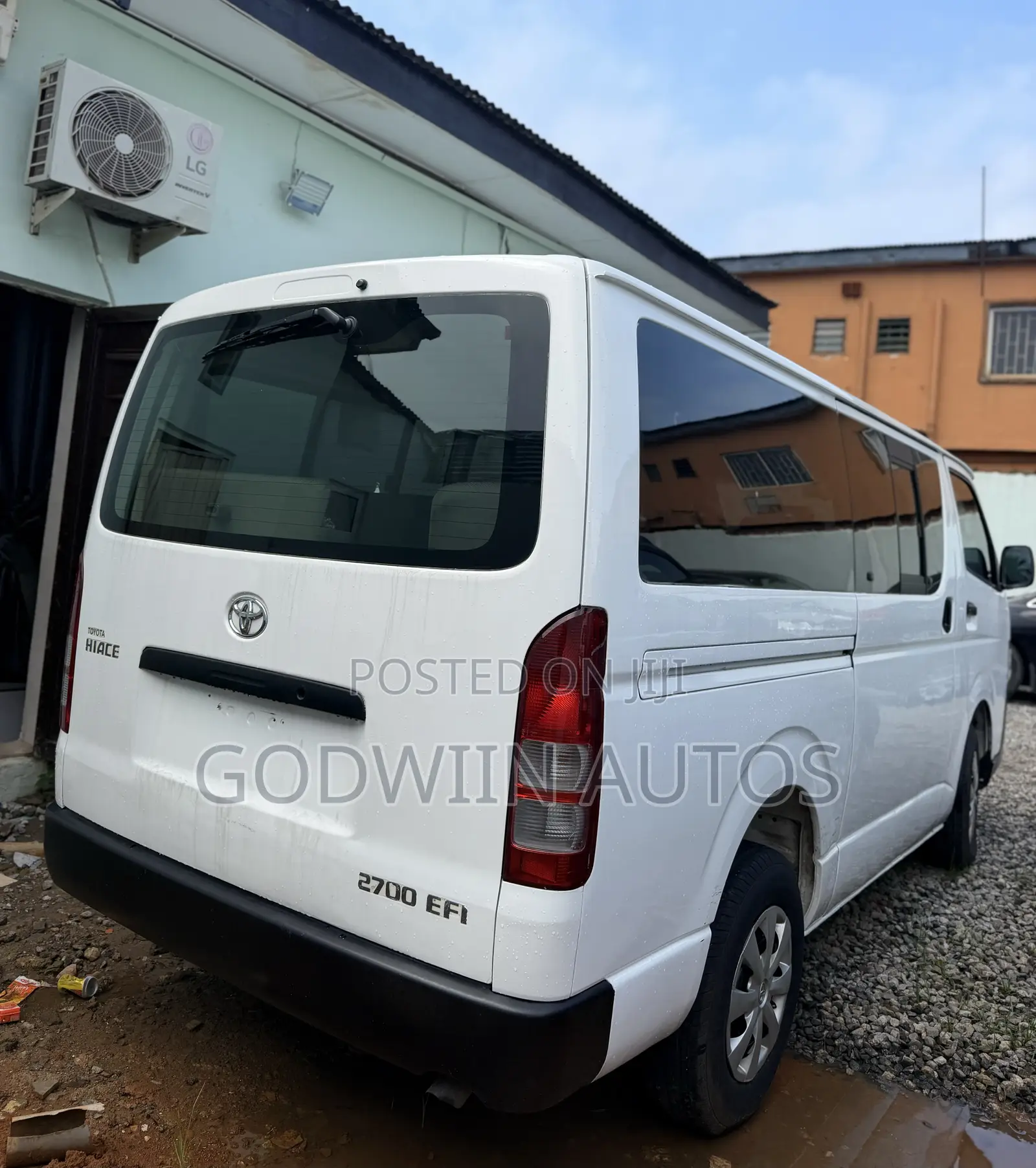 Toyota HiAce 2014 White
