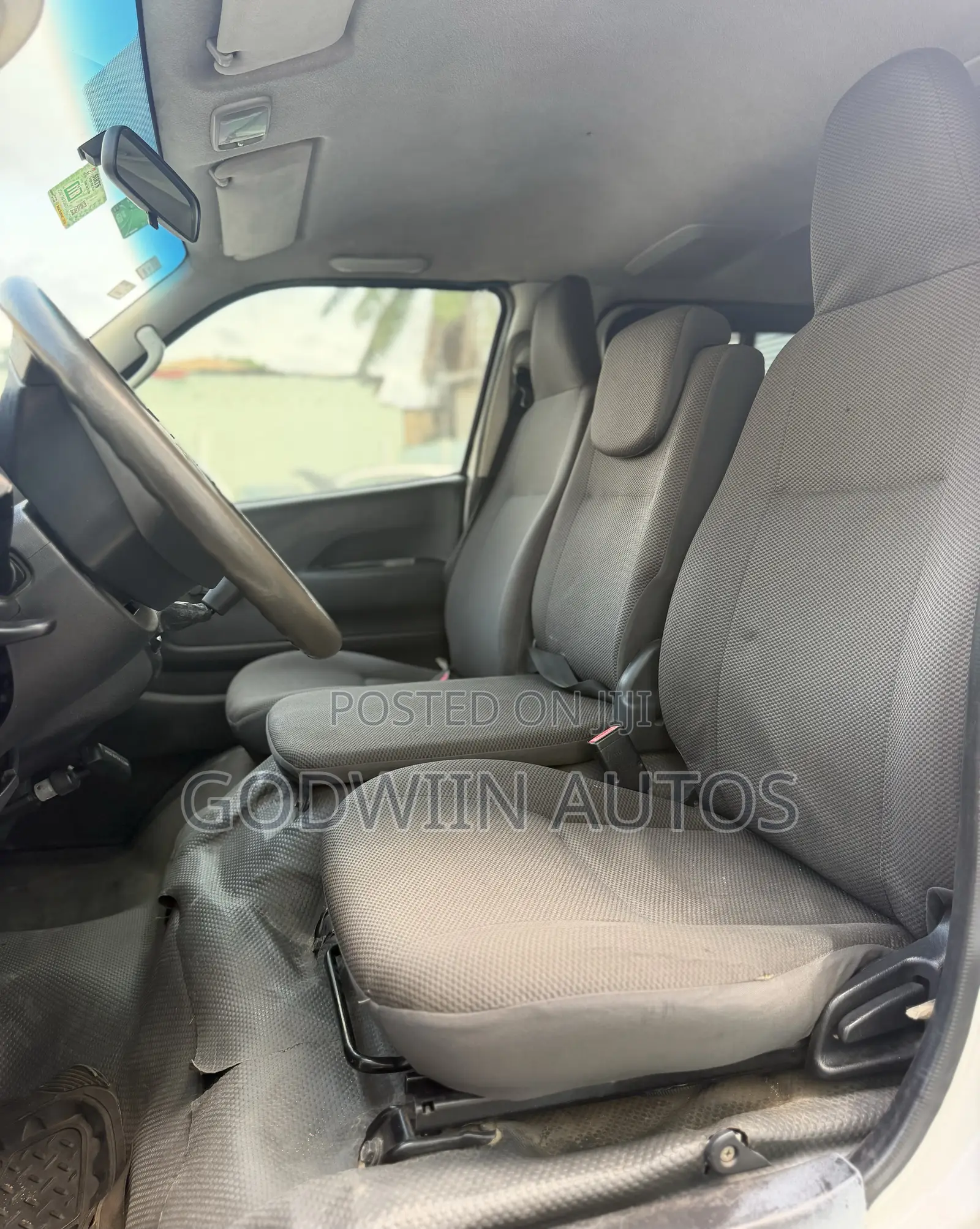 Toyota HiAce 2014 White