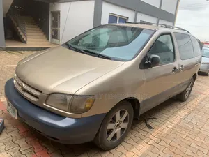 Toyota Sienna XLE & 1 hatch 2000 Gold