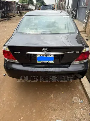 Toyota Camry LE 4dr Sedan (2.4L 4cyl 5A) 2005