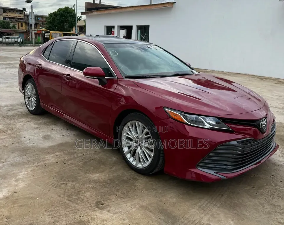 Toyota Camry 2018 Red