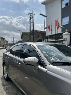 Lexus ES 2016 Gray
