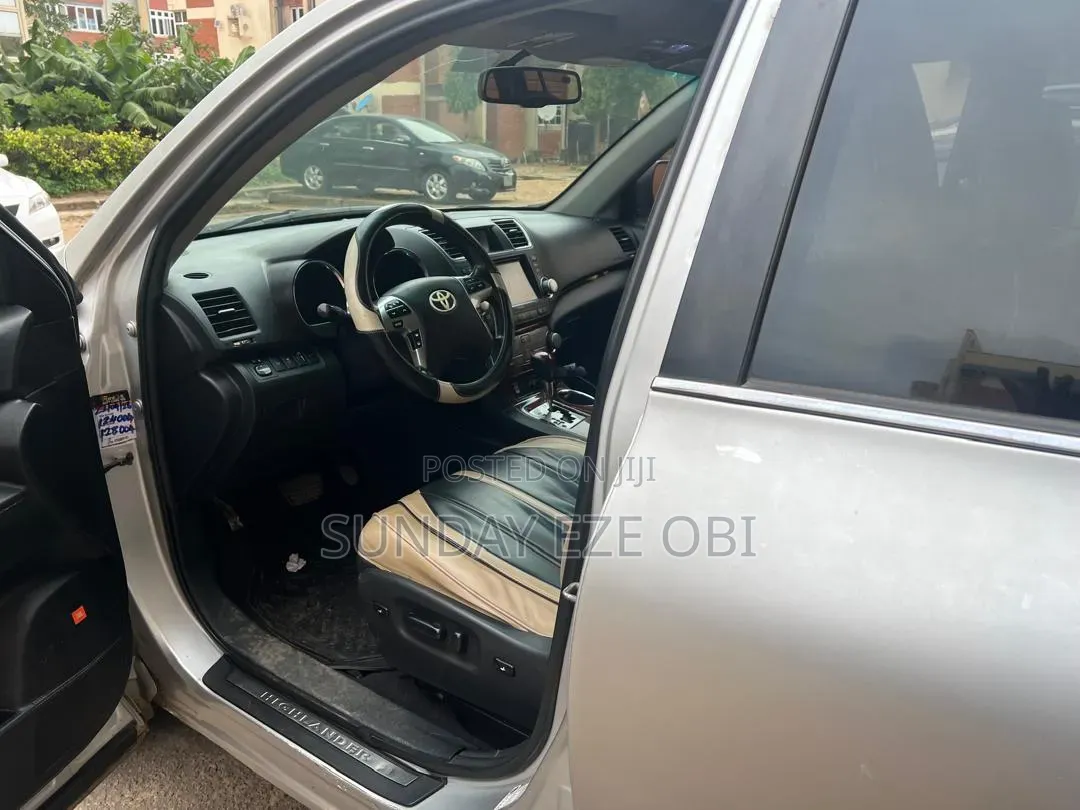 Toyota Highlander 2012 Gray