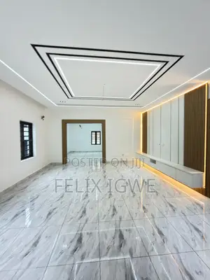 6bdrm Duplex in Dakwo District for sale