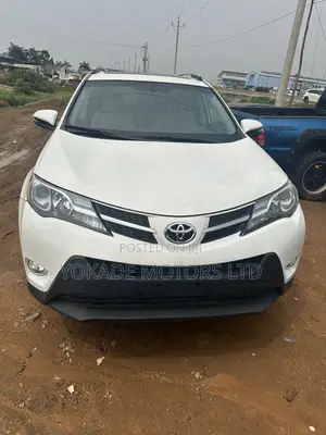 Toyota RAV4 XLE 4dr SUV (2.5L 4cyl 6A) 2014 White