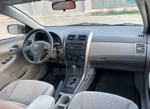 Toyota Corolla LE 4dr Sedan (1.8L 4 cyl 4A) 2009 Silver