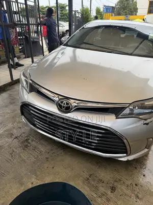 Toyota Avalon Limited 4dr Sedan (3.5L 6cyl 6A) 2014 Silver