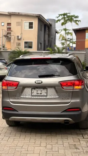 Kia Sorento 4dr SUV 2016 Gray