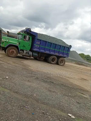 Premium Iron Black Chippings and Granite for Construction