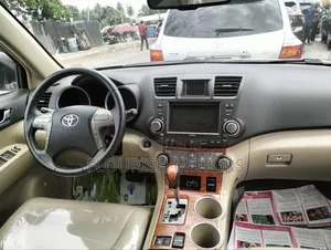 Toyota Highlander Limited 2010 Gold