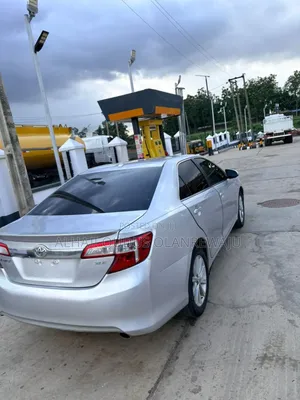 Toyota Camry XLE 4dr Sedan (2.5L 4cyl 6A) 2013 Silver