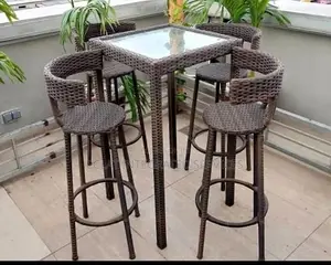 4 High Chairs With Table for Bars
