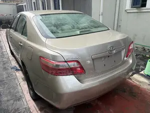 Toyota Camry LE 4dr Sedan (2.4L 4cyl 5A) 2009 Gold