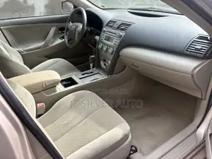 Toyota Camry LE 4dr Sedan (2.4L 4cyl 5A) 2009 Gold