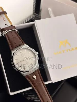 Matturi Leather Sleek Wristwatch