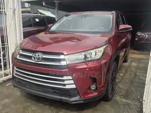 Toyota Highlander SE 2019 Burgundy