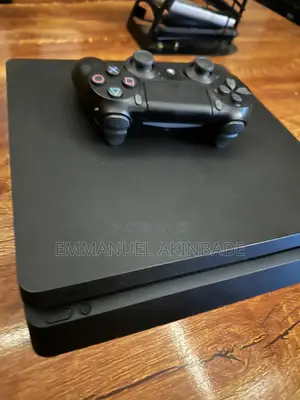 Play Station 4
