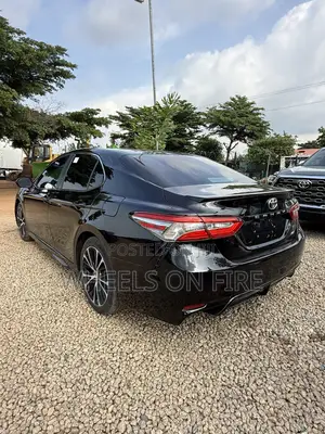 Toyota Camry SE FWD (2.5L 4cyl 8AM) 2018 Black