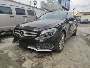 Mercedes-Benz C300 2017 Black